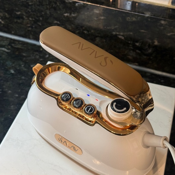 Salav Gold and Cream Garment Steamer - Picture 4 of 11